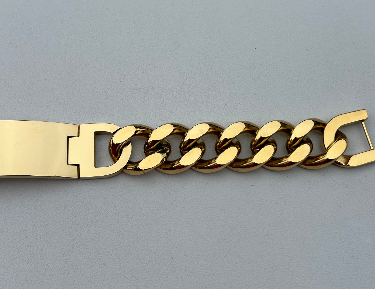 Brazalete grueso 8.5”