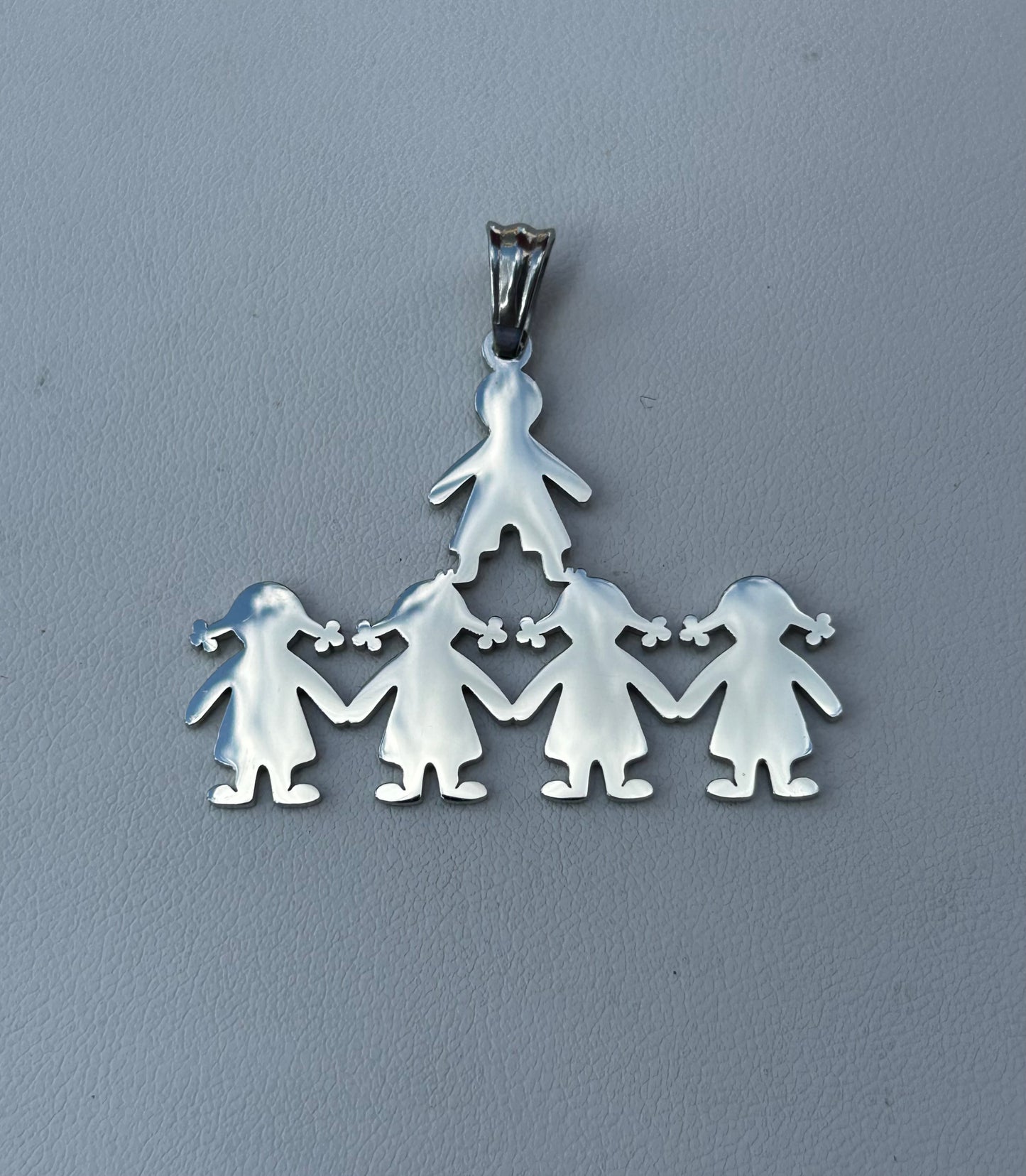 4 niñas-1 niño
